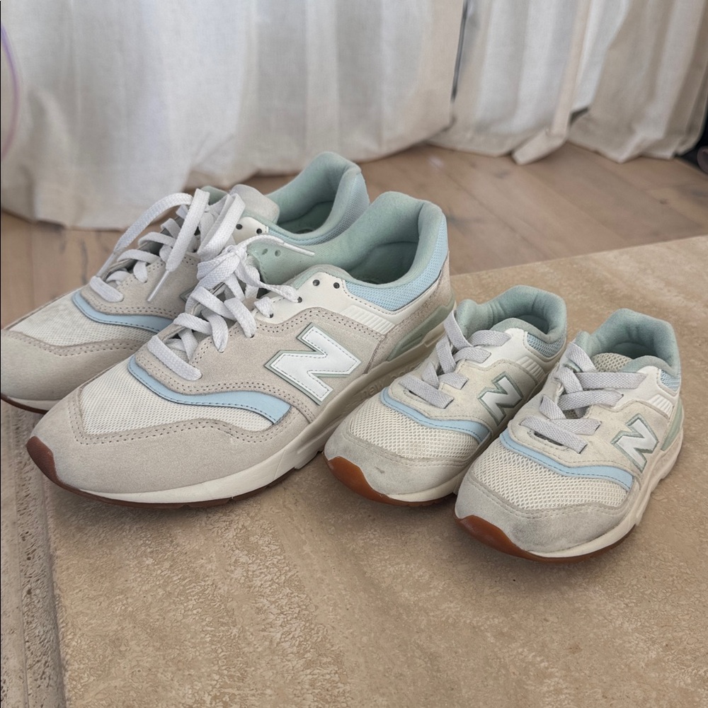 New Balance off white Sneakers